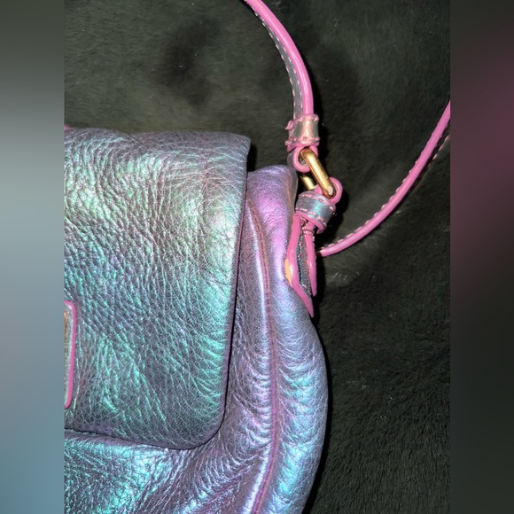 Marc Jacobs iridescent leather crossbody bag - Picture 5 of 8